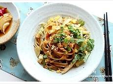  태국의 별미 볶음 <팟타이>..