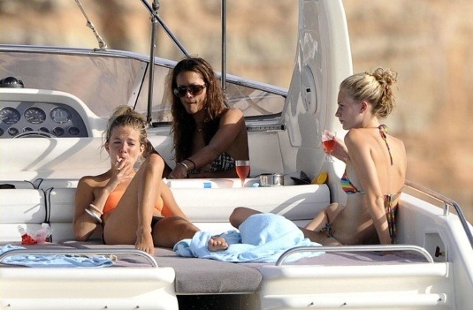 ♣ 요트에서 휴식중인 스타들 ,♬ 레이싱걸 이가나 매력적인 몸매