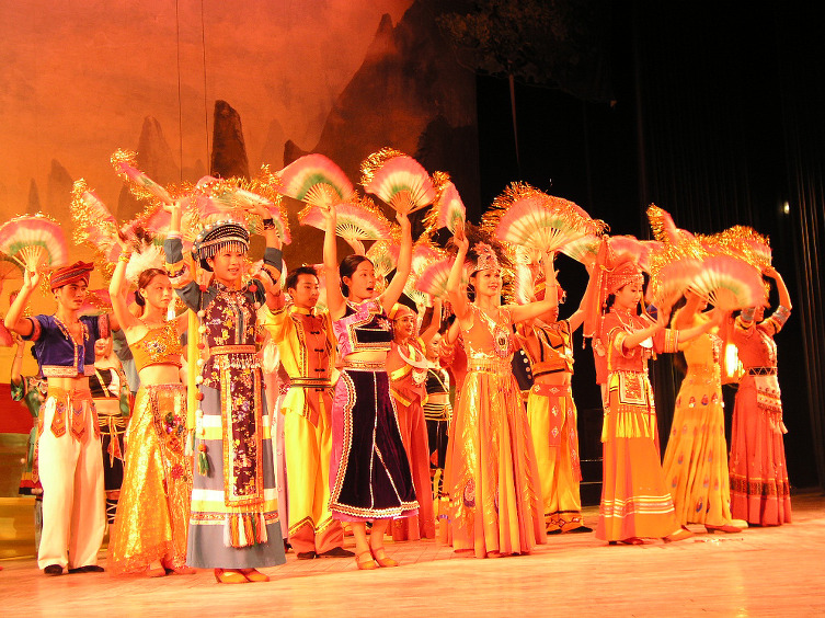 4. 계림 관광 - 둘째날 ( # 3 ) : 복파산, 호텔만찬, 소수민족 공연