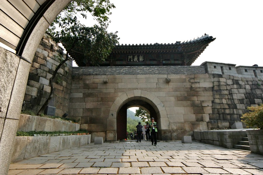 인조반정군은 통과,1.21무장공비는 퇴치한 역사의 현장 창의문(자하문)