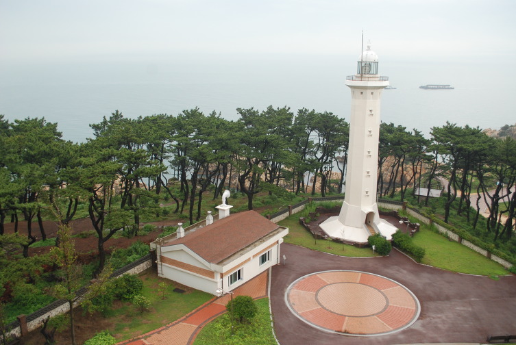 울기등대와 대왕암의 풍경/