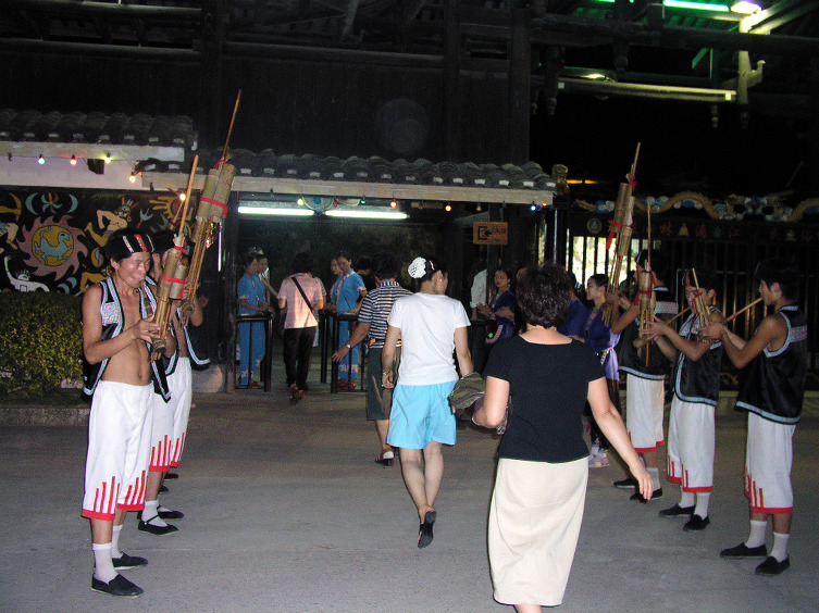 4. 계림 관광 - 둘째날 ( # 3 ) : 복파산, 호텔만찬, 소수민족 공연