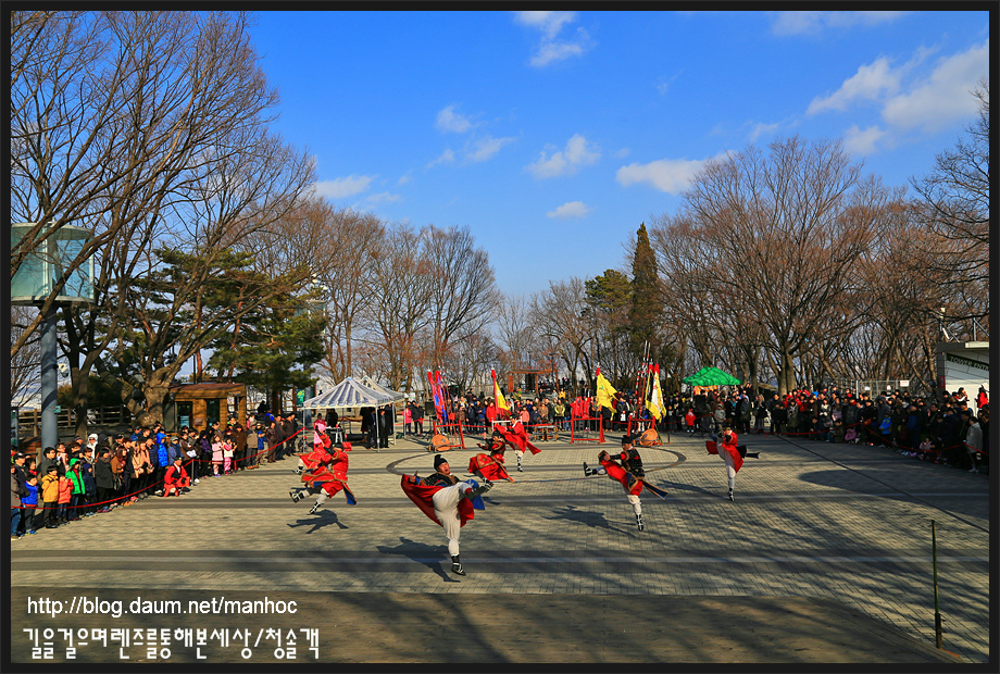 남산봉수대 전통문화공연, 창술 검법 권법 등을 무료로 상설공연/남산 팔각정