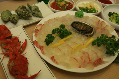 2개의 등대가 조화로운 섬, 거문도