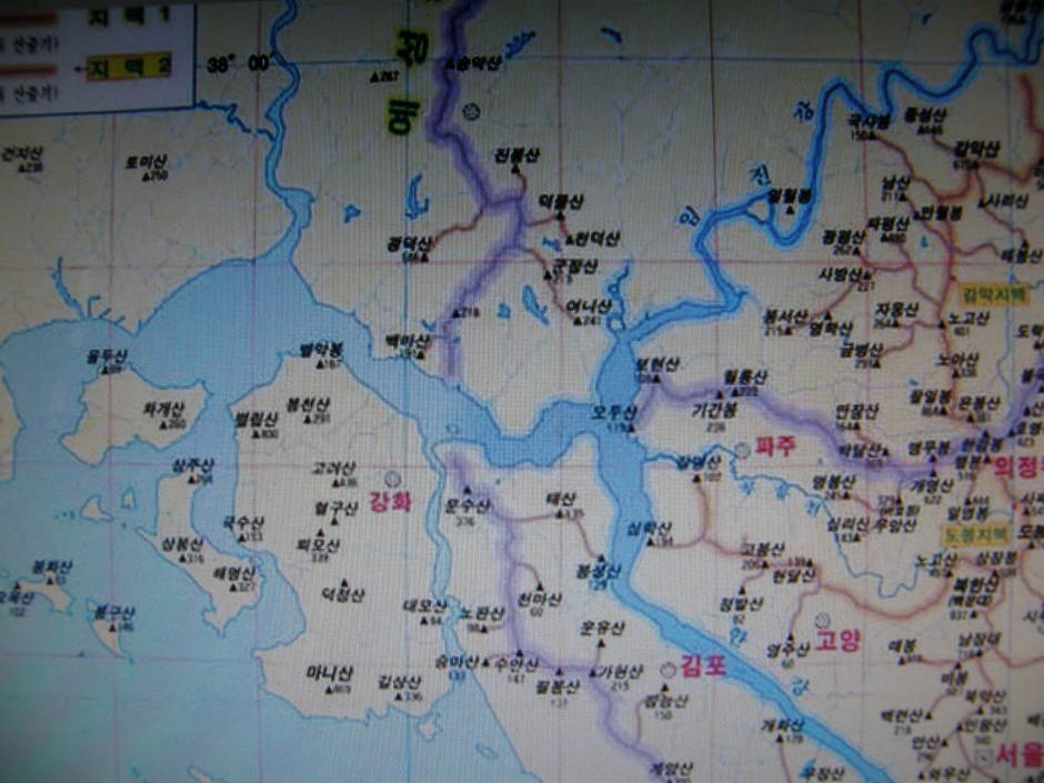 강(한강,예성강,임진강) 입구를 굽어 보고 있는 혈구산 466m