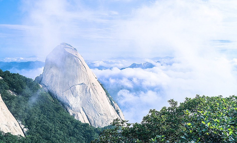 봄철 얼었던 바위 , 낙석 주의보 ... 북한 인수봉 사고