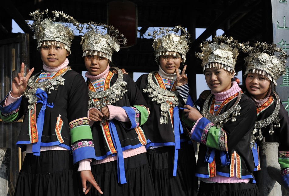 중국계림 소수민족의 여인들