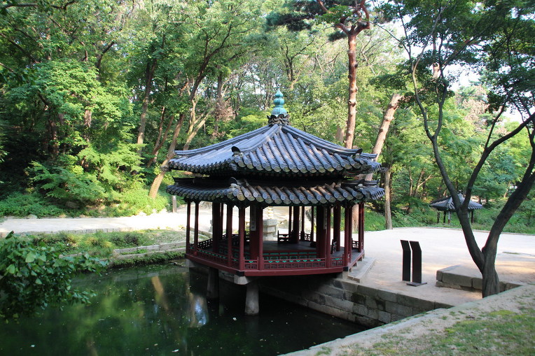 창덕국 존덕정 일월