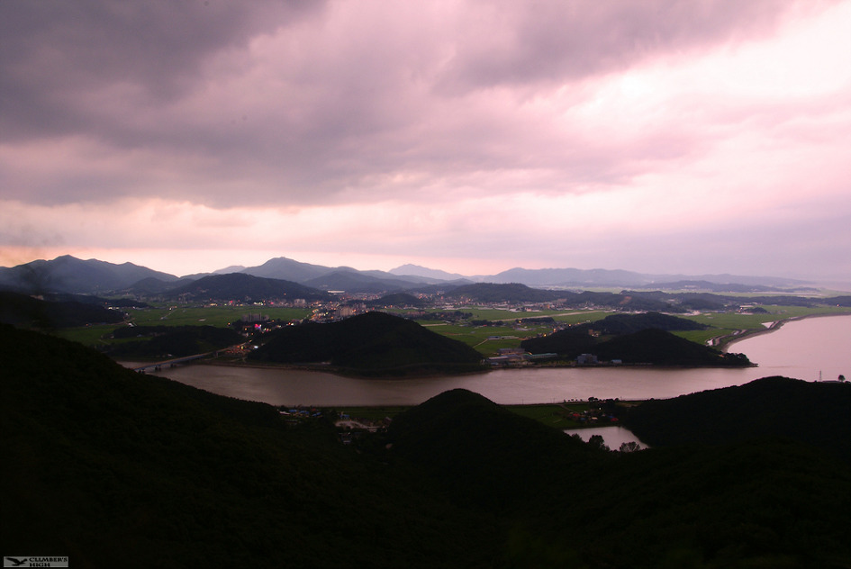 염하(鹽河)와 북녘 땅까지 하나로 만드는 붉은 물결.. 김포 문수산