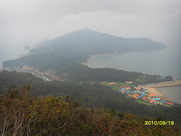 덕적군도 남쪽 끝자락에 다소곳이 자리잡은 울도.