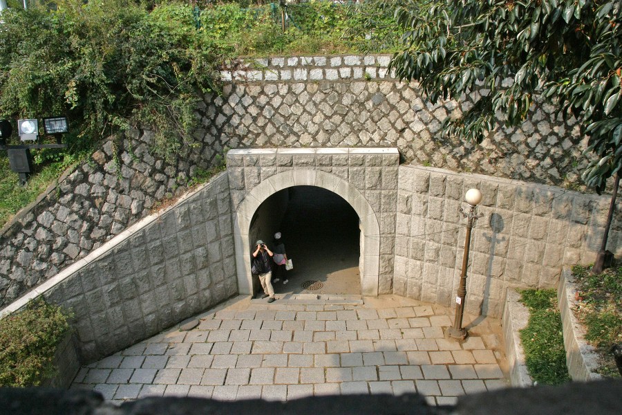 인조반정군은 통과,1.21무장공비는 퇴치한 역사의 현장 창의문(자하문)