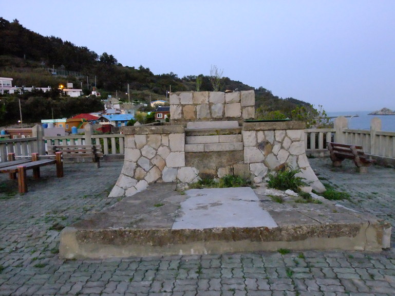 거문도 답사-1< 답사시작과 녹산등대의 환상에 빠지다.