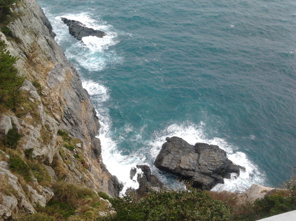 태종대 전망대 밑 갯바위.