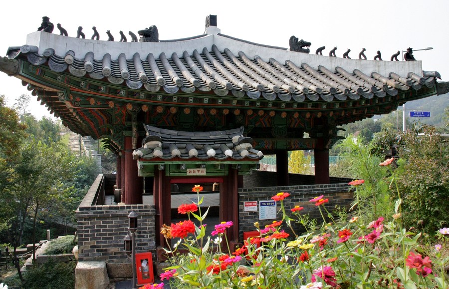 인조반정군은 통과,1.21무장공비는 퇴치한 역사의 현장 창의문(자하문)