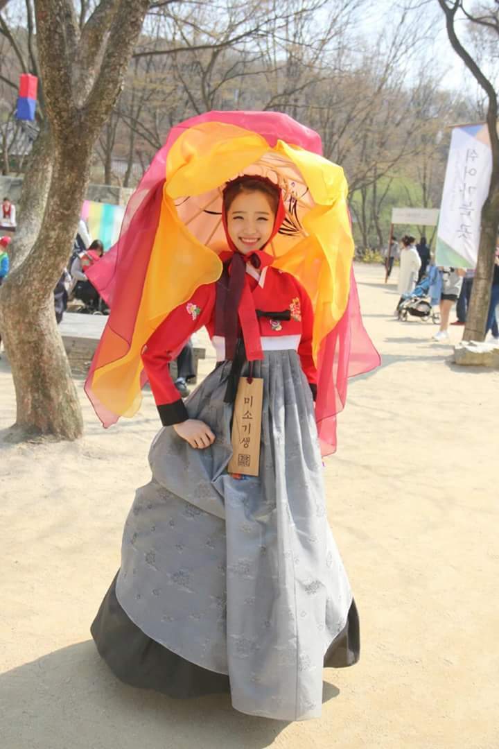 한국민속촌 미소기생.jpg