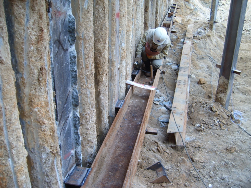 흙막이 가시설 4. 띠장 설치