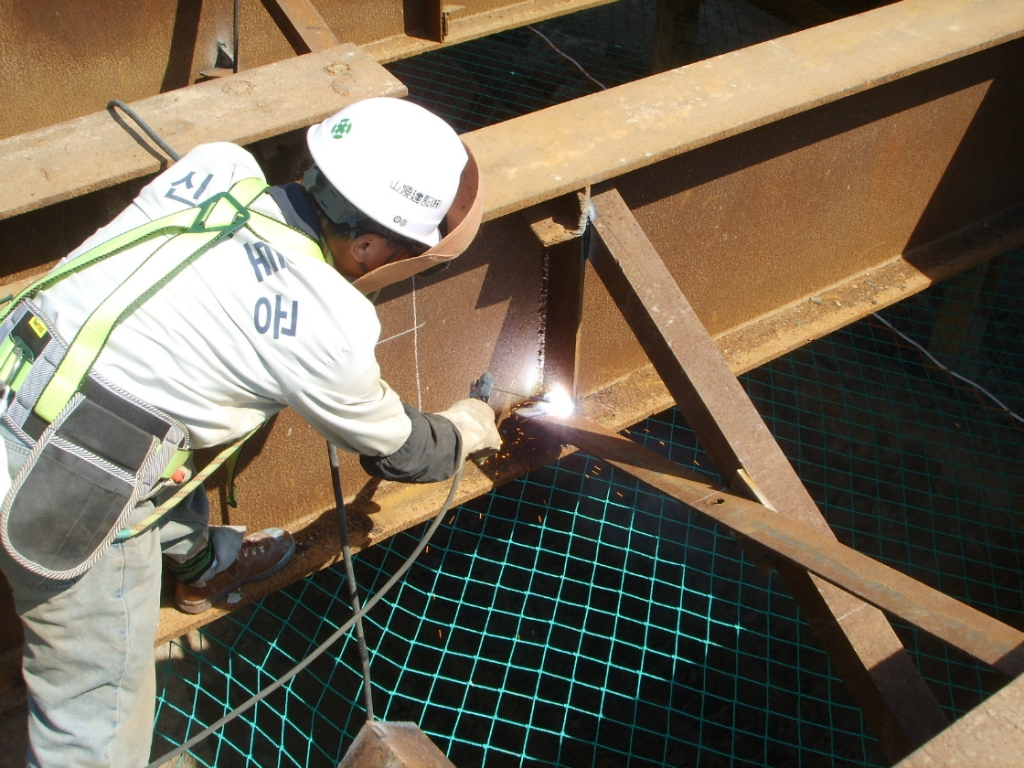 흙막이 가시설 6. 복공판설치 - (4) X브레싱 설치