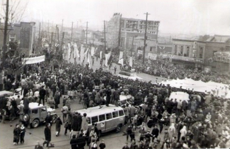 순정효황후 (윤비마마)께 새배 드리던 어린시절.
