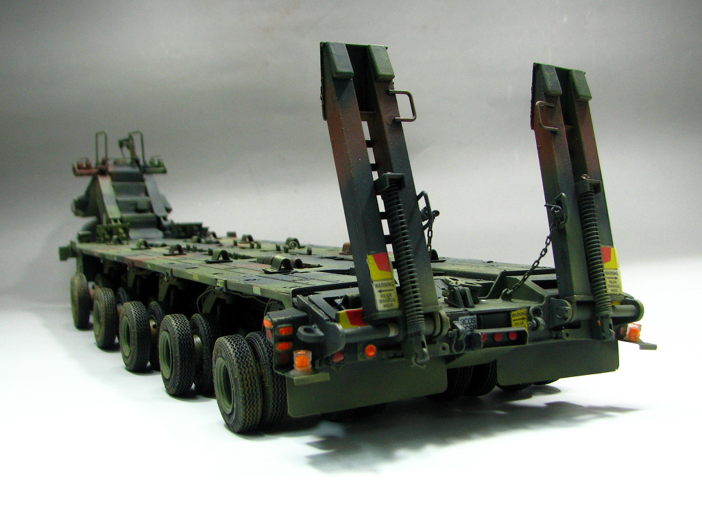 HOBBY BOSS M1070トラックトラクター & M1000重機輸送セミト Amazon | Hobby Boss 1/35スケール M1070 トラックトラクター