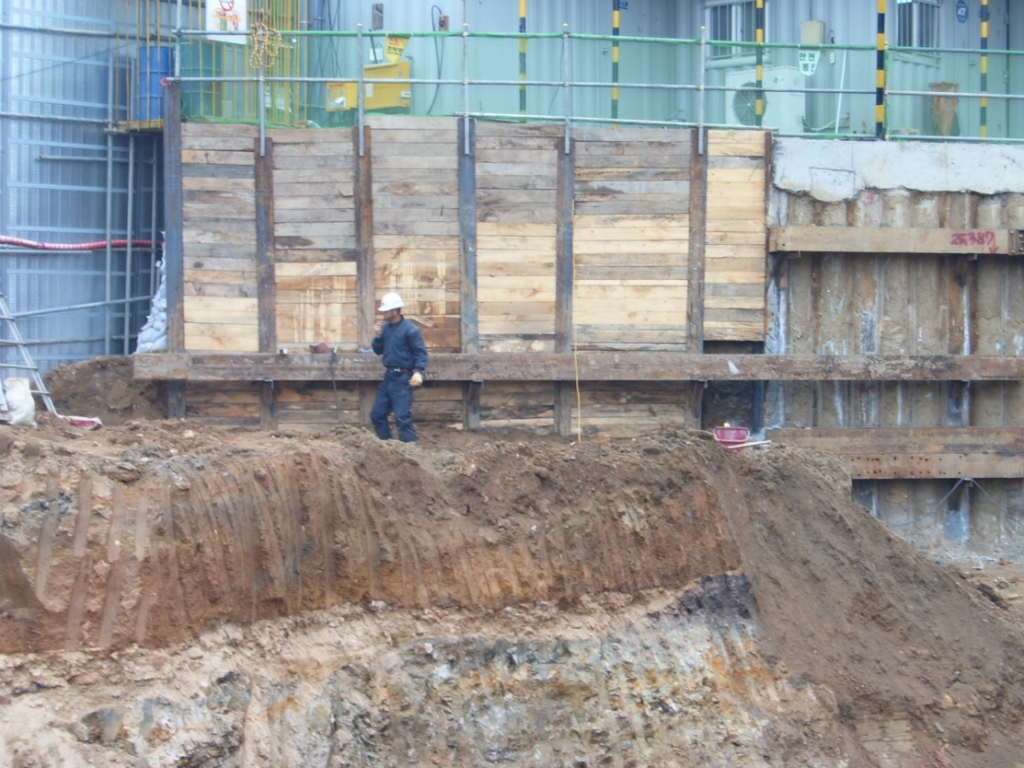 흙막이 가시설 8. 렉카 설치