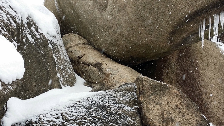 토요일 상장능선 육모정 남근석 눈길