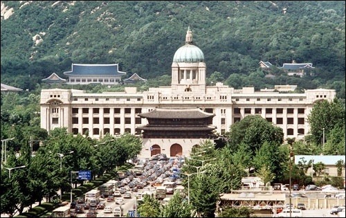 1995년 조선총독부 철거 전 & 철거 후.jpg