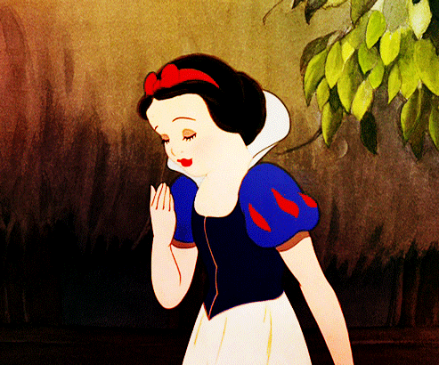 Белоснежка поет. Белоснежка Дисней gif. Snow White 1937. Белоснежка современная. Белоснежка убегает.