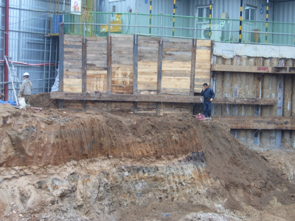 흙막이 가시설 8. 렉카 설치