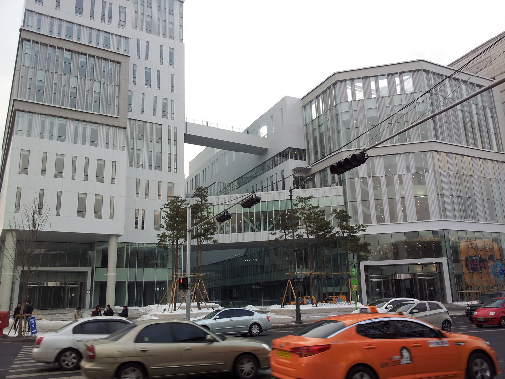 Art Campus Complex_홍익대학교 대학로캠퍼스 - · 캠퍼스사진 - 스카이 스크래퍼스 (SKYSCRAPERS)