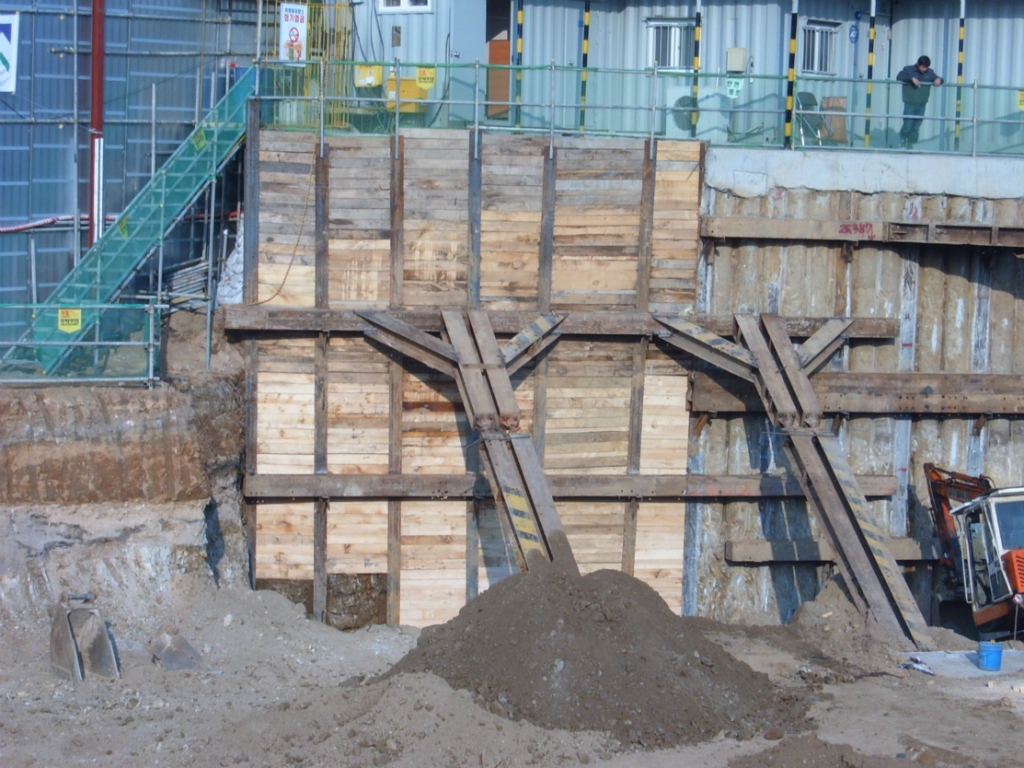 흙막이 가시설 8. 렉카 설치