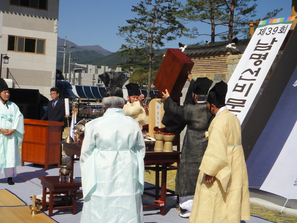 더블클릭을 하시면 이미지를 수정할 수 있습니다