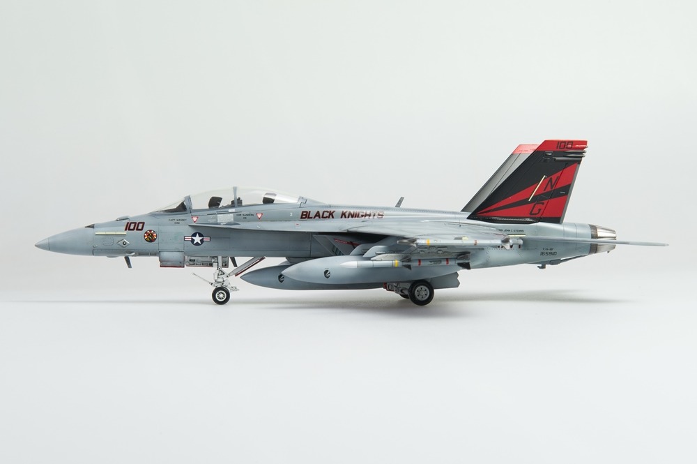 Maquette Hasegawa 1/72 F/A-18F Super Hornet - VFA-154 Black Knights - Neuf