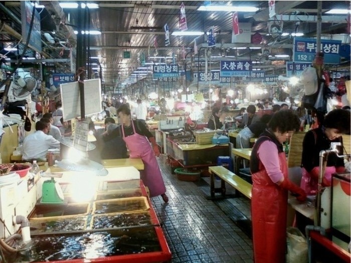 부산 자갈치 시장 옛날과 지금의 모습