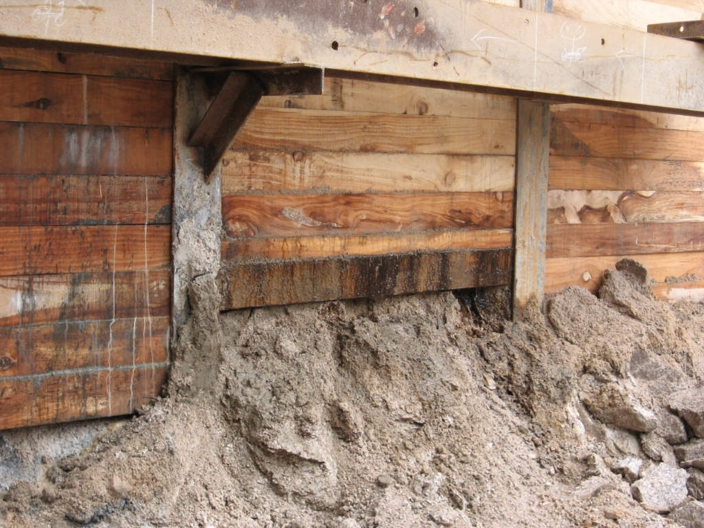 흙막이 가시설 4. 띠장 설치