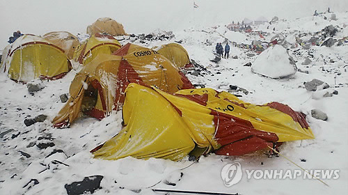 네팔 지진 1800명 에베레스트 눈사태