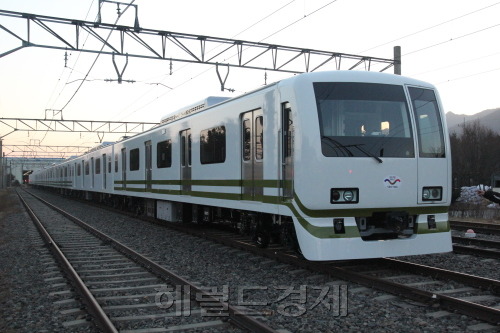 서울도시철도 첫 자체 제작 전동차 공개 - ③ 도시/광역철도 - Rail+ 철도동호회