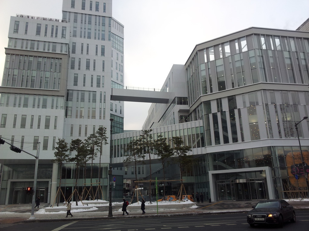 Art Campus Complex_홍익대학교 대학로캠퍼스 - · 캠퍼스사진 - 스카이 스크래퍼스 (SKYSCRAPERS)