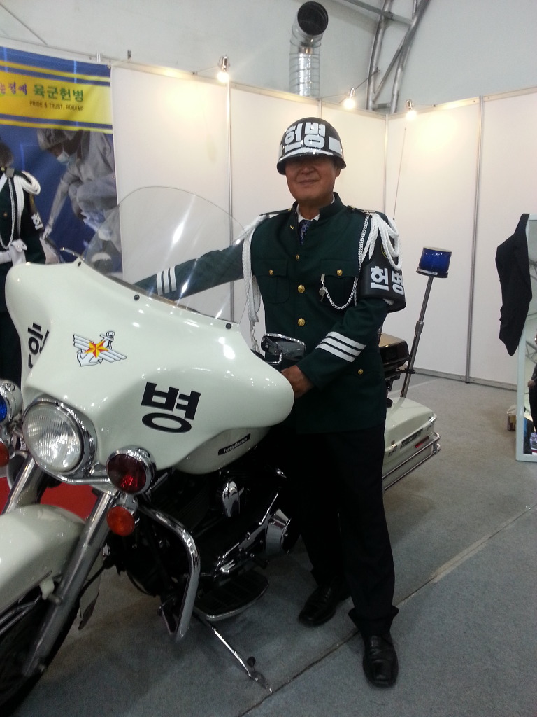 2015년 10월5일 계룡대 지상군페스티벌 참여 및 육군본부 헌병(감)실 접견 현장 스케치 - 행사사진 - 구미시헌병전우회
