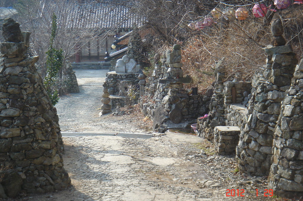 2012. 1. 29 "남산(종남산) 봉수대" 의 봉수군 막사 유허와 묵전, 미덕사＜19＞