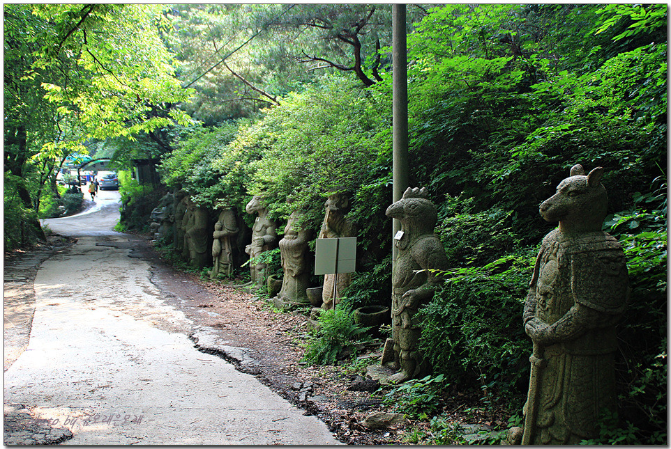남한산성 큰골 돌조각 공원에서 동동주 한사발 들이키기...