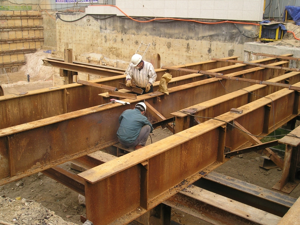 흙막이 가시설 6. 복공판설치 - (4) X브레싱 설치
