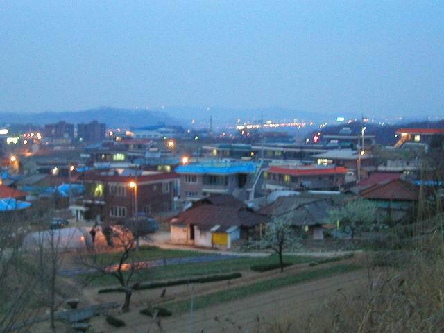 2002년4월 마을과 저수지 풍경 - 남창마을 사진 자료실 - 남창마을