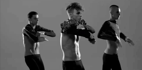 힐을 신고 섹시하게 춤추는 우크라이나 그룹 Kazaky (엄빠주의) - 막이슈 - 쭉빵카페