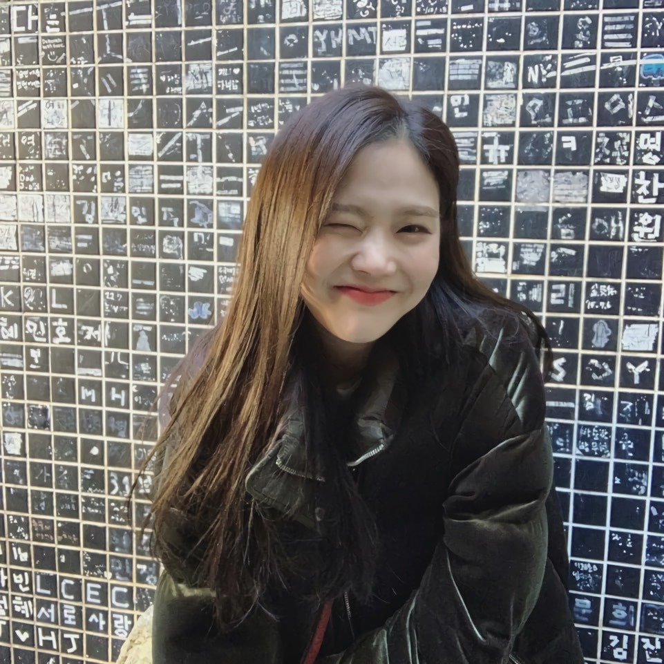 최근 인스타 시작한 오마이걸 효정&유아 - 욕망분출 - ＊여성시대＊ 차분한 20대들의 알흠다운 공간