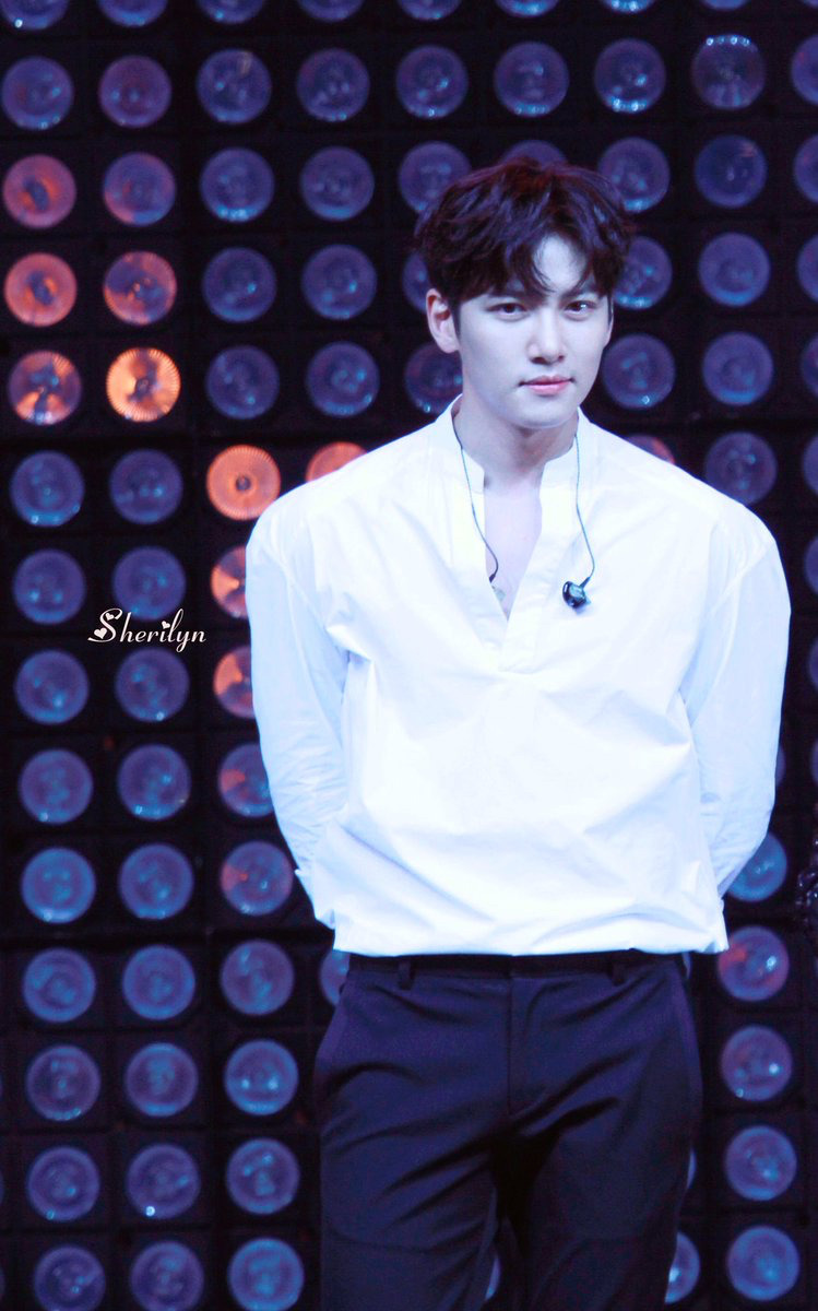 어깨 넓은 남자 연예인 - 악플달면 쩌리쩌려버려 - ＊여성시대＊ 차분한 20대들의 알흠다운 공간